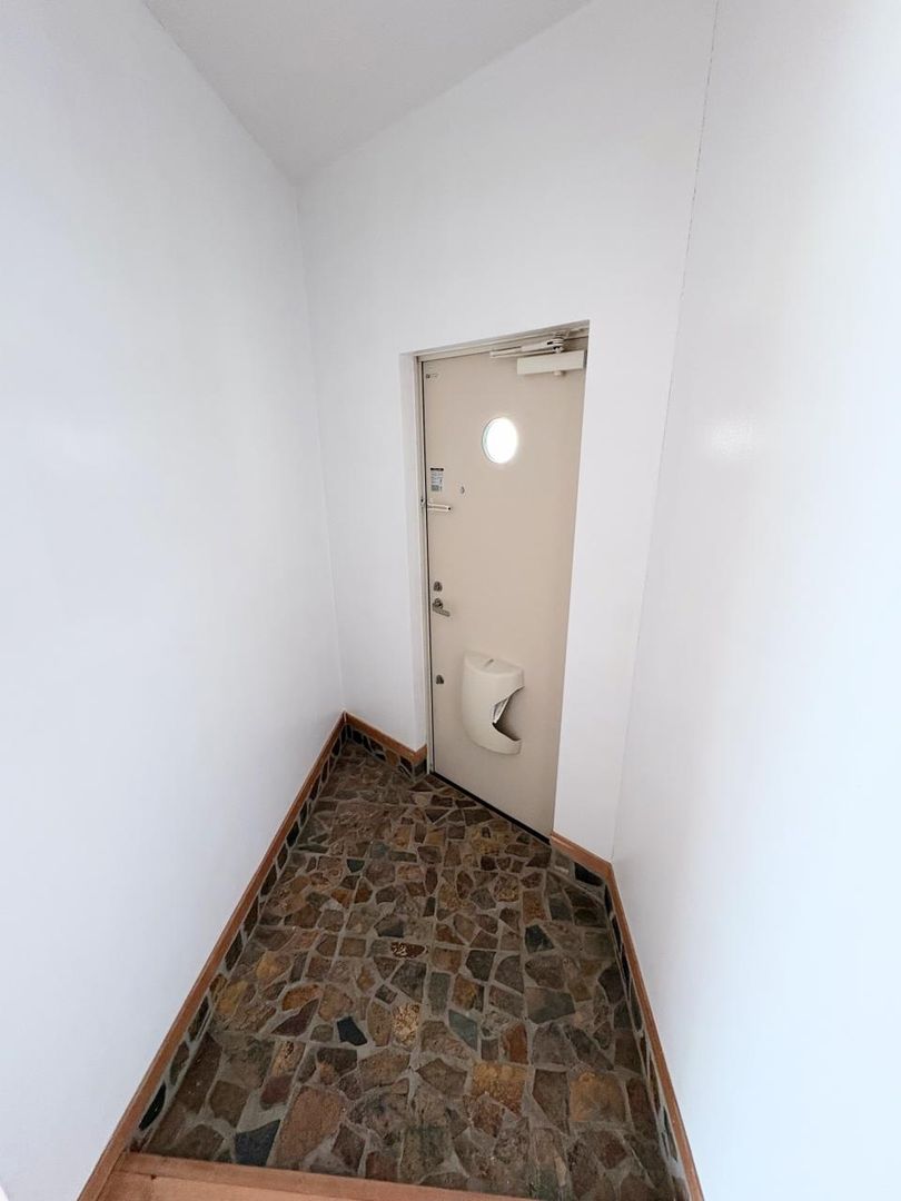 1LDK Apartment for Rent in Zaimokuza, Kamakura, Kanagawa - Thumbnail 2