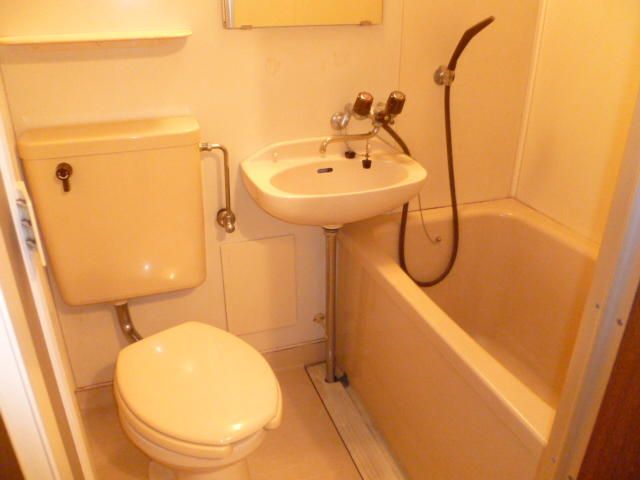 1K Apartment for Rent in Zoshigaya, Toshima, Tokyo - Thumbnail 3