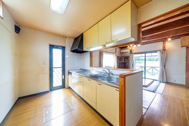 5LDK House for Sale in Ashiya Town, Fukuoka with Garden and Parking - Thumbnail 3