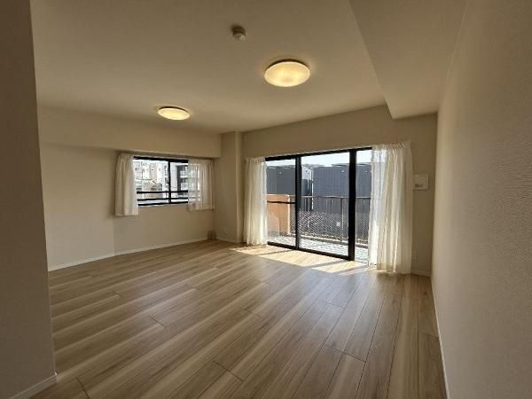 3LDK Apartment for Sale in Zushi, Kanagawa - Thumbnail 2