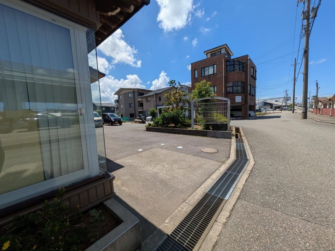 Corner Lot House with 3 Free Parking Spaces in Kanazawa - Thumbnail 3