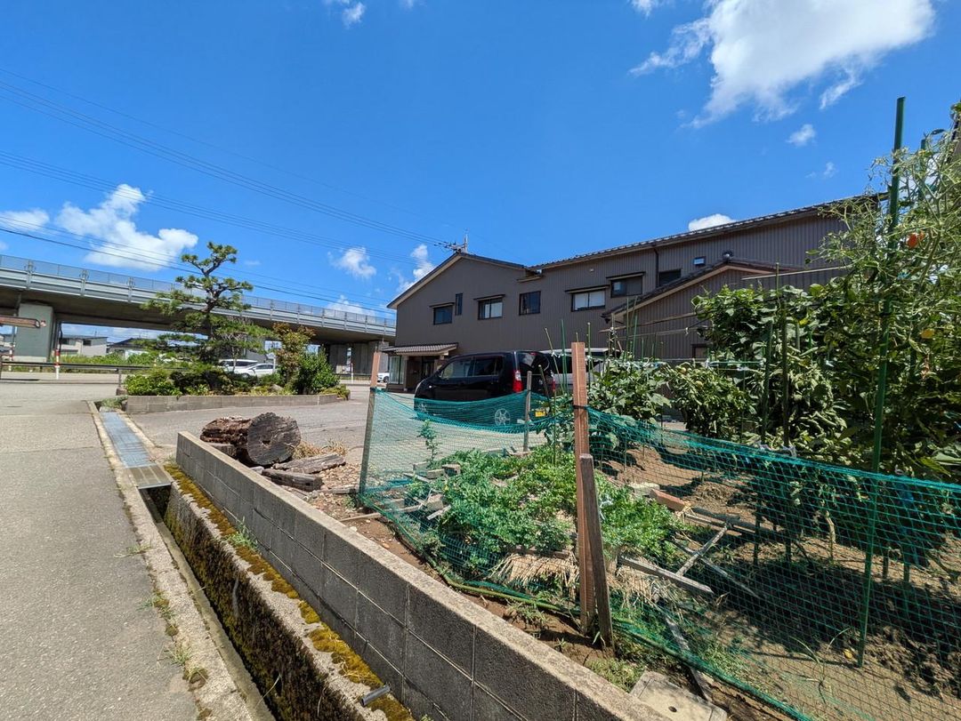 Corner Lot House with 3 Free Parking Spaces in Kanazawa - Thumbnail 2