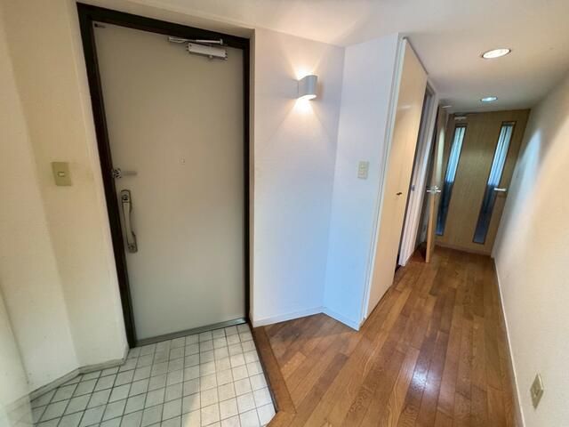 2LDK Apartment for Sale in Yokosuka, Kanagawa - 67.82 sqm - Thumbnail 3