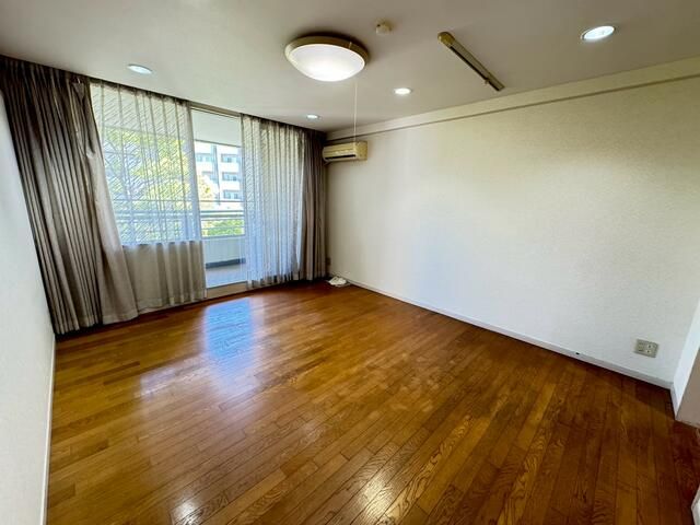 2LDK Apartment for Sale in Yokosuka, Kanagawa - 67.82 sqm - Thumbnail 4