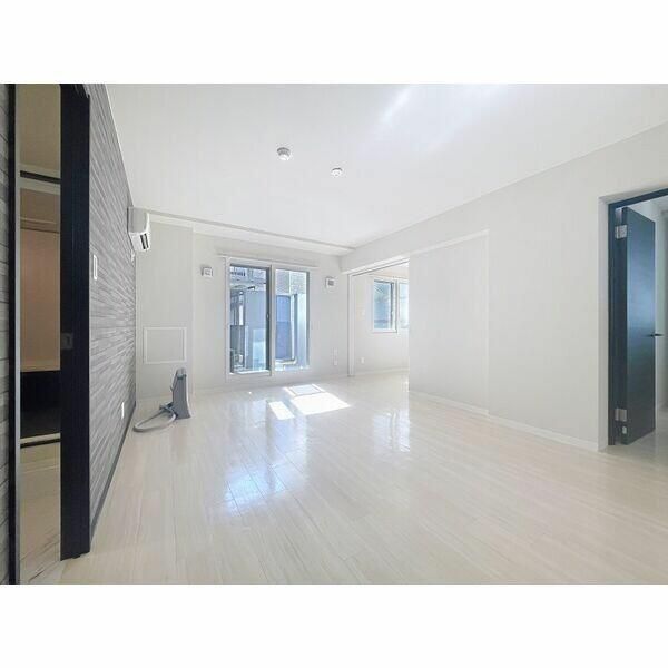 Modern 2LDK Apartment in Central Sapporo with Auto-Lock - Thumbnail 3