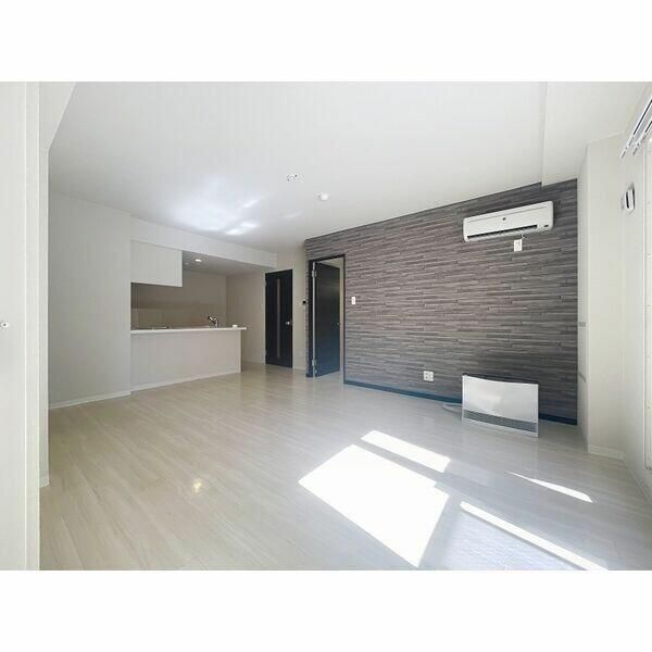 Modern 2LDK Apartment in Central Sapporo with Auto-Lock - Thumbnail 4