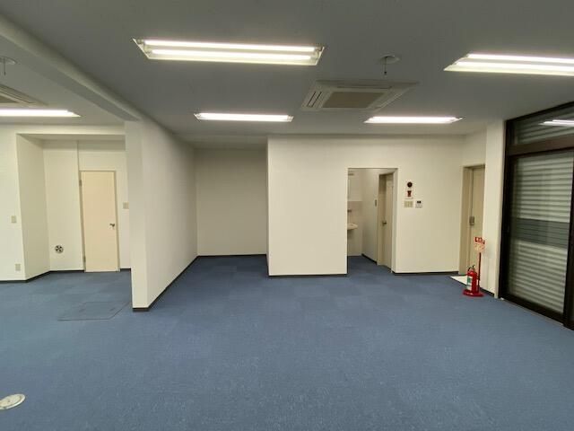 Renovated Commercial Unit for Rent in Taito, Tokyo - Thumbnail 2