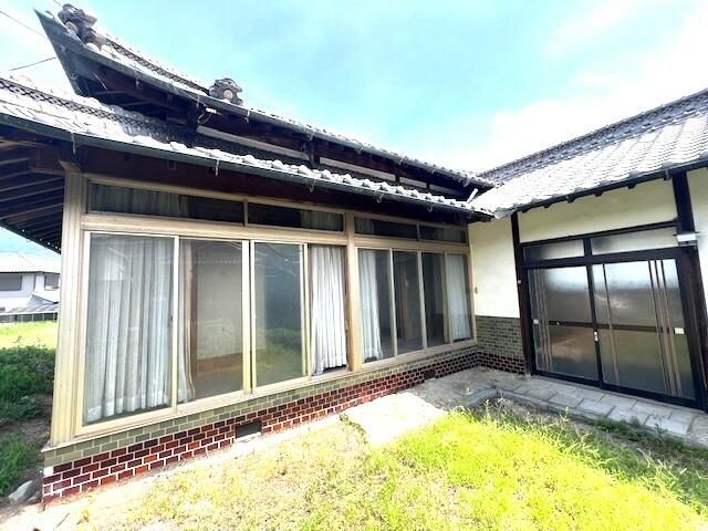 Spacious 2DK House on Large Plot in Quiet Mannō Town, Kagawa - Thumbnail 2