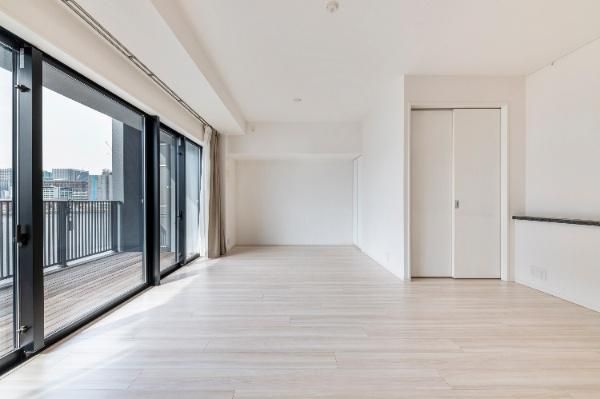 Shinagawa East City Tower 2LDK Apartment for Sale in Tokyo - Thumbnail 2