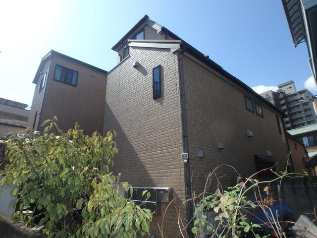 SOUTH ONE Apartment Building for Sale in Shinagawa, Tokyo - Thumbnail 2
