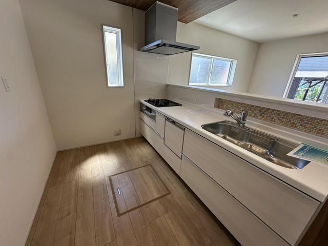 New 3LDK House in Shimizu Town, Shizuoka with 2-Car Parking - Thumbnail 3