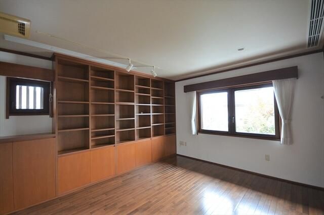 6SLDK Detached House for Rent in Denenchofu, Ota-ku, Tokyo - Thumbnail 4