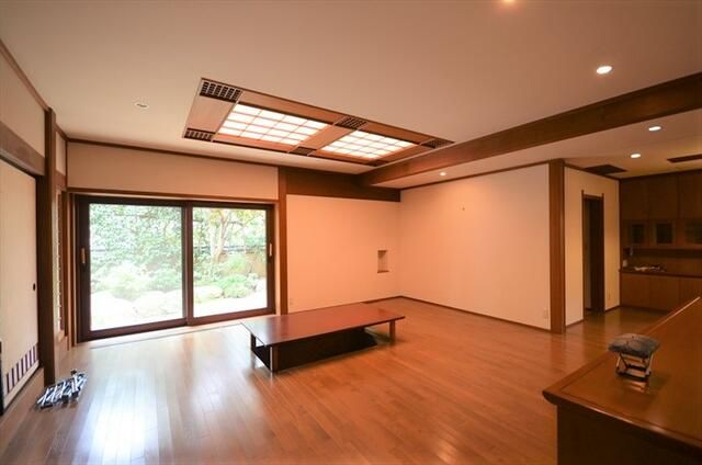 6SLDK Detached House for Rent in Denenchofu, Ota-ku, Tokyo - Thumbnail 2