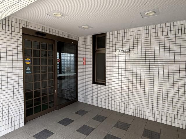 2DK Condominium for Sale in Yokosuka, Kanagawa - Thumbnail 2