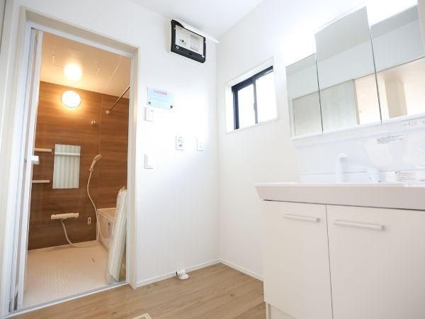 New 4LDK House in Oita City with Dual Road Access and Modern Amenities - Thumbnail 2