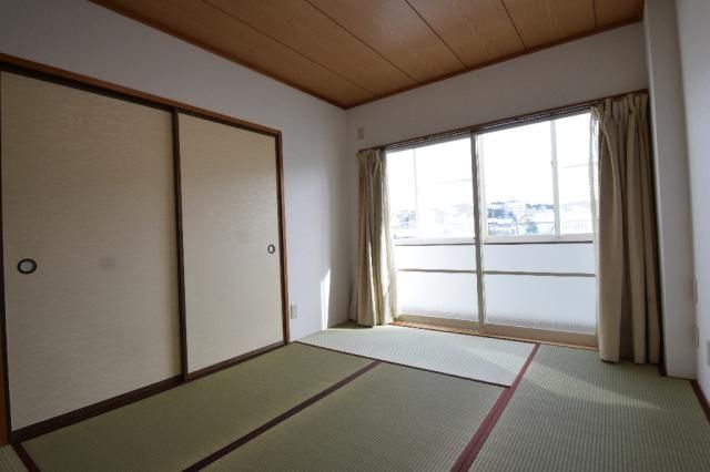 2DK Apartment for Rent in Kaga City, Ishikawa - Thumbnail 2