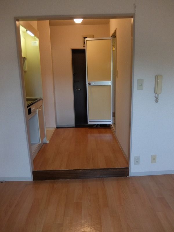 1R Apartment for Rent in Isogo, Yokohama - 35,000 Yen - Thumbnail 3