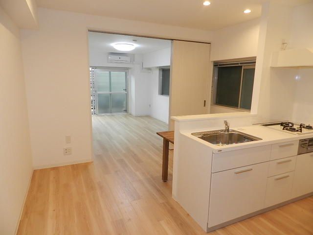 1LDK Apartment for Rent in Koishika, Bunkyo, Tokyo - Thumbnail 4