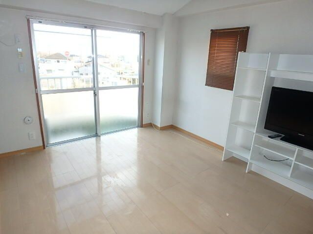 1K Apartment for Rent in Higashimatsuyama, Saitama - 34,000 Yen - Thumbnail 2