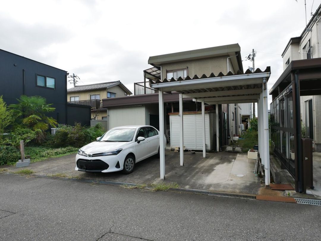 7LDK House for Sale in Toyama City with 3 Parking Spaces - Thumbnail 2