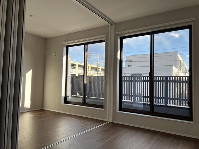 Modern 3LDK Terrace House for Rent in Chofu City, Tokyo - Thumbnail 3