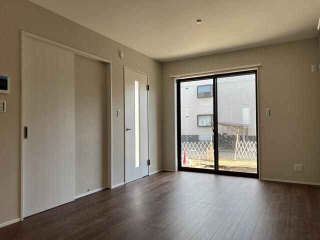 Modern 3LDK Terrace House for Rent in Chofu City, Tokyo - Thumbnail 4