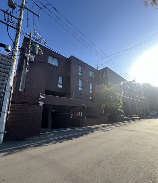 Alpha Court Fushimi 3LDK Apartment for Sale in Sapporo Chuo Ward - Thumbnail 2