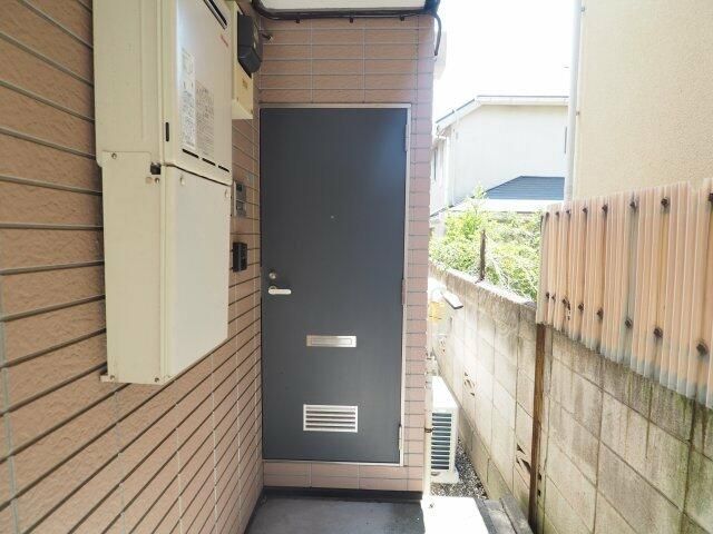 1K Apartment for Rent in Kanagawa-ku, Yokohama - Thumbnail 2