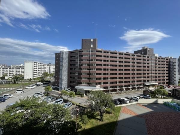 2DK Apartment for Sale in Mihama-ku, Chiba City - Thumbnail 2