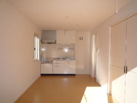 2DK Apartment for Rent Near Zushi Station, Kanagawa - Thumbnail 2