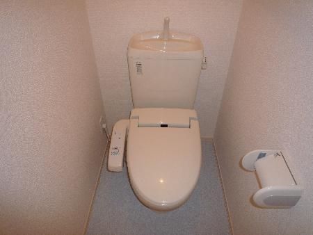 2DK Apartment for Rent Near Zushi Station, Kanagawa - Thumbnail 4