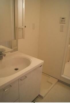 1K Apartment for Rent in Asakusabashi, Chiyoda-ku, Tokyo - Thumbnail 4