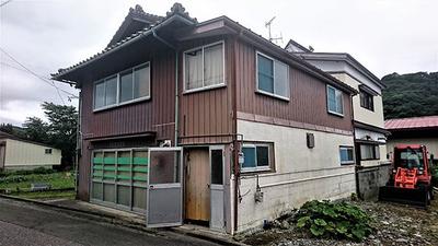 Located near the station, this large house used to be a barber shop: Villas, Real Estate, Properties for Sale, Hometown Information Center: Nationwide Country Living Property Data — Image 1, Tono, Iwate