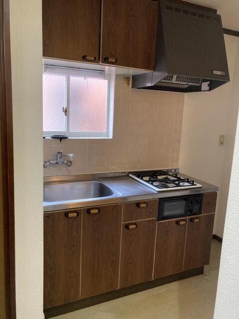 1K Apartment for Rent in Hadano, Kanagawa - 29,000 Yen - Thumbnail 4