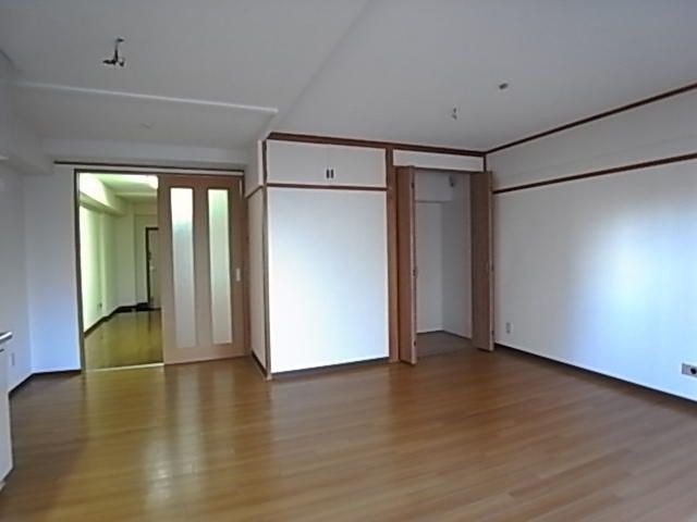 2LDK Apartment for Rent Near Sobudai-mae Station in Sagamihara - Thumbnail 3