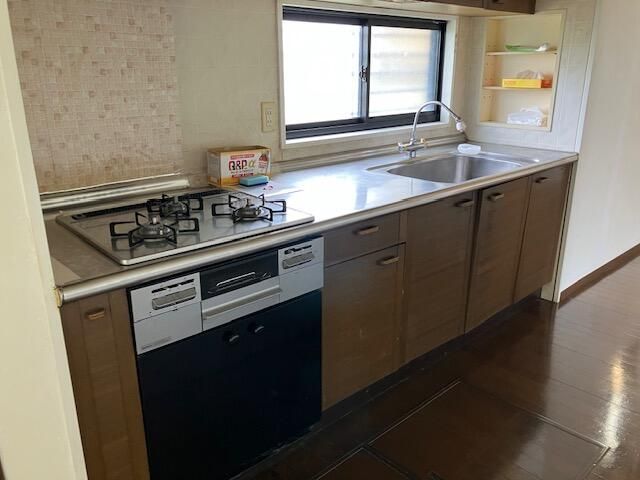 4LDK Daiwa House with Warehouse for Sale in Matsuyama, Ehime - Thumbnail 2