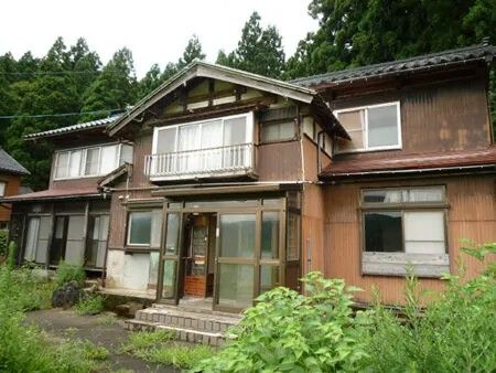13-Room Country House with Rice Field Views in Kashiwazaki, Niigata - Thumbnail 4