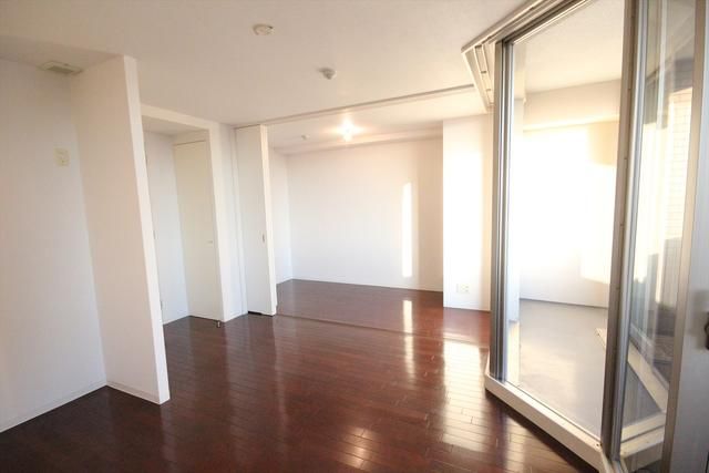 2LDK Apartment for Rent in Edogawa-ku, Tokyo - Thumbnail 3