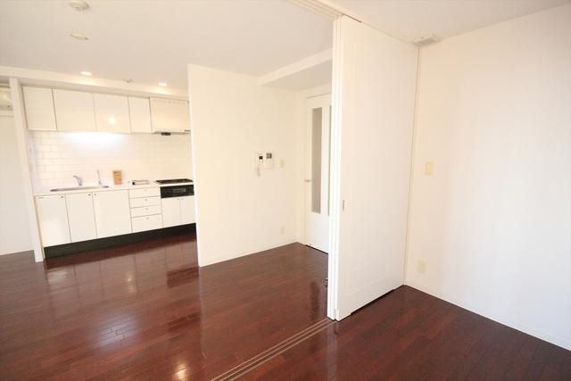 2LDK Apartment for Rent in Edogawa-ku, Tokyo - Thumbnail 4