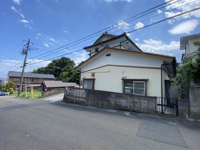 6LDK House for Sale in Sendai's Taihaku Ward with Large Garden - Image 1