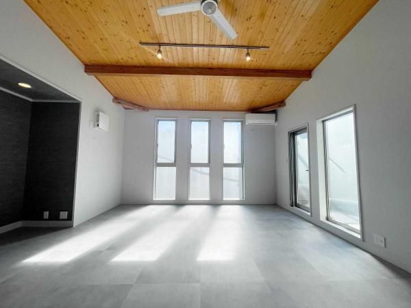 Detached House for Sale in Meguro, Tokyo - 2LDK, 144.91 sqm - Thumbnail 2
