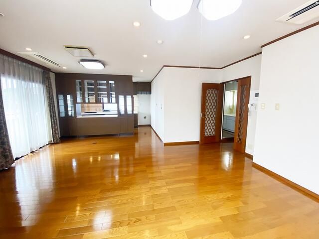 Spacious 3SLDK Apartment with Sauna near Kinugasa Station, Yokosuka - Thumbnail 2