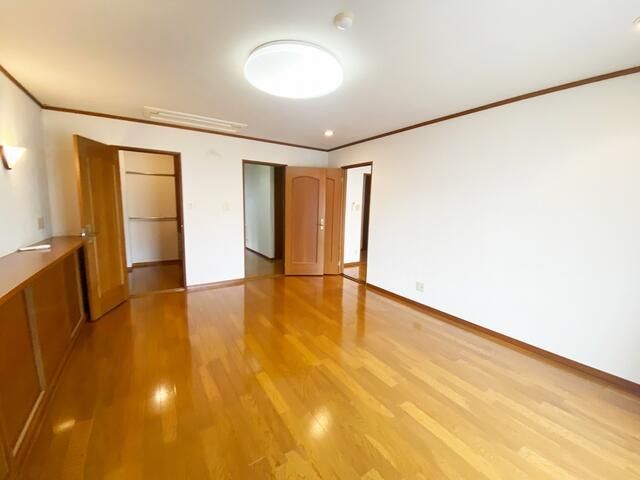 Spacious 3SLDK Apartment with Sauna near Kinugasa Station, Yokosuka - Thumbnail 4