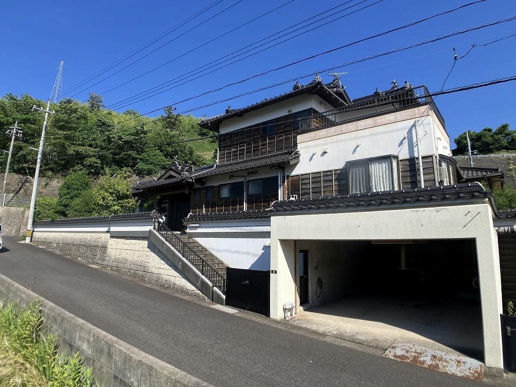 7SLDK House for Sale in Hamada, Shimane on 496sqm Corner Lot - Main Image