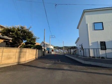 2022-Built Log House in Kiryu, Gunma - Spacious Land with Garage - Thumbnail 3