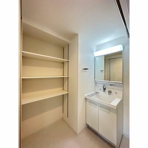 New 3LDK Apartment for Rent near Maruyama Koen Station, Sapporo - Thumbnail 4