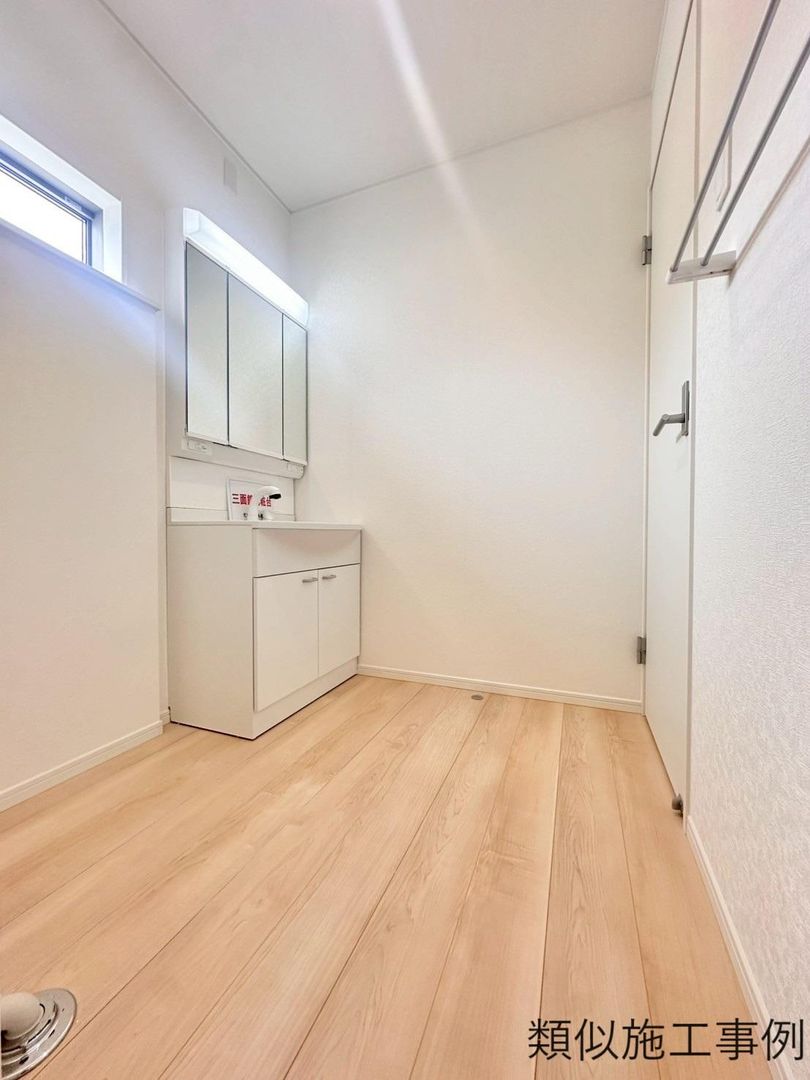 New 4LDK House in Omura, Nagasaki with Parking & Green Support - Thumbnail 3