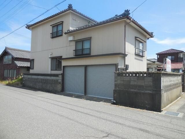 8DK House for Sale in Niigata's Kita Ward with 2-Car Garage - Thumbnail 3