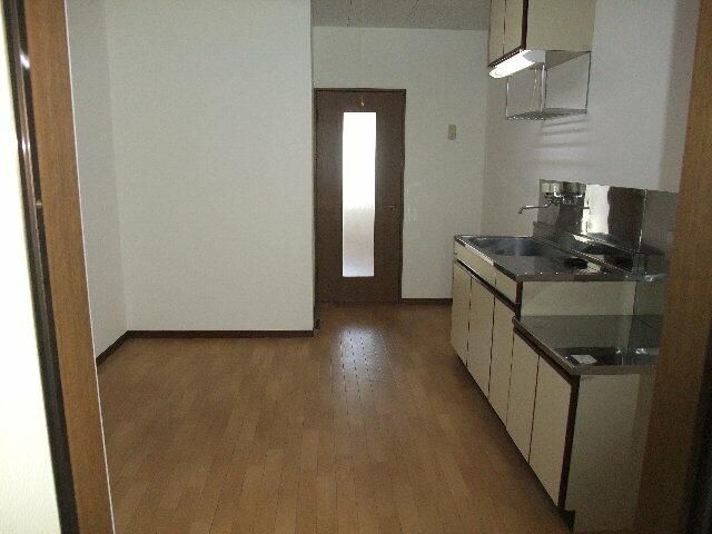 Sun Crest 1DK Apartment for Rent in Kashiwazaki, Niigata - Thumbnail 4