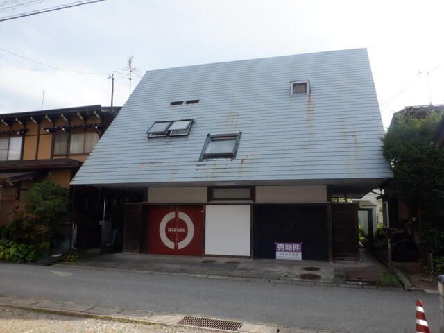 2LDK Wooden House for Sale in Quiet Takayama Neighborhood - Image 9